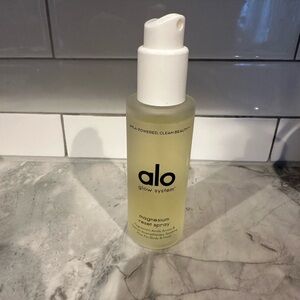ALO Yoga Glow System Magnesium Reset Spray - White